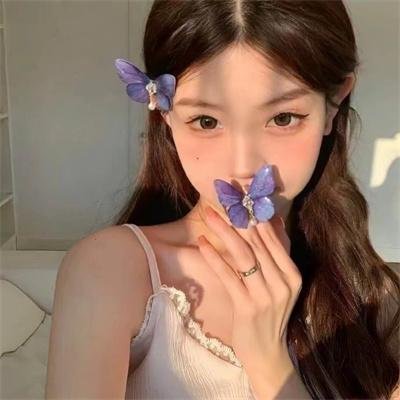 院子里的女人